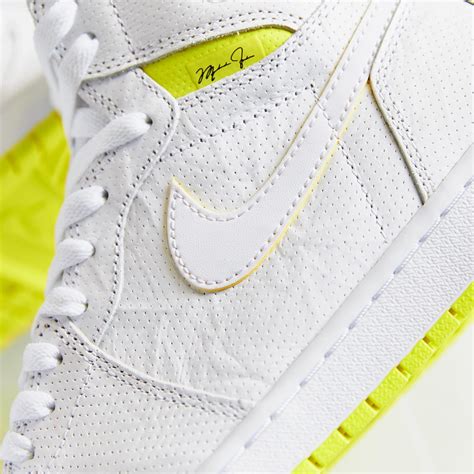 Air Jordan 1 High OG “First Class Flight” Info.